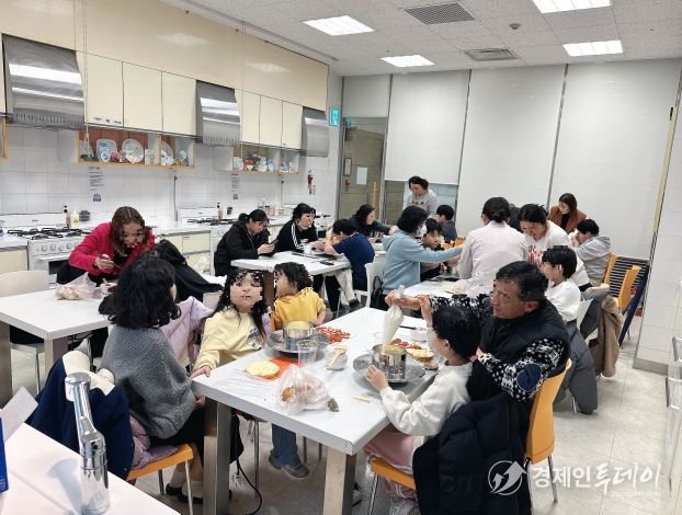안성시 드림스타트, 크리스마스 케이크 만들기 프로그램 진행