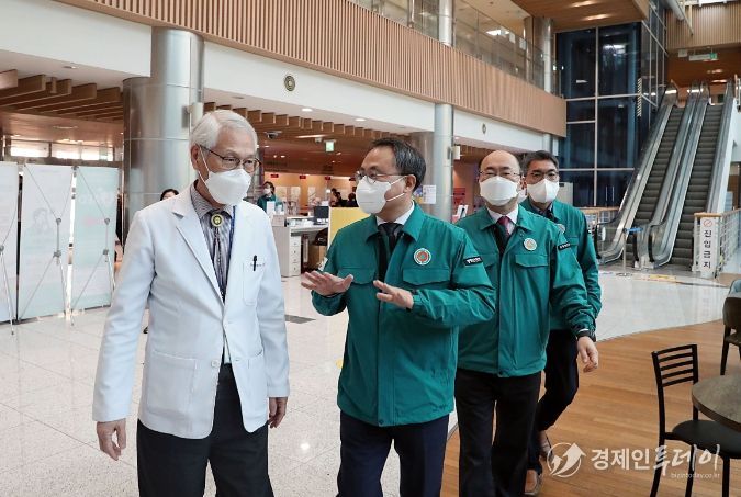 고기동 차관, 천안의료원 방문