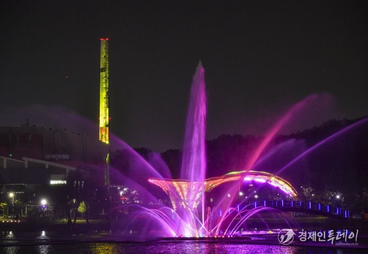 김포시는 전국 최초로 현재 이용하고 있는 산업시설을 예술작품 ‘빛의 굴뚝’으로 재탄생시켰다.