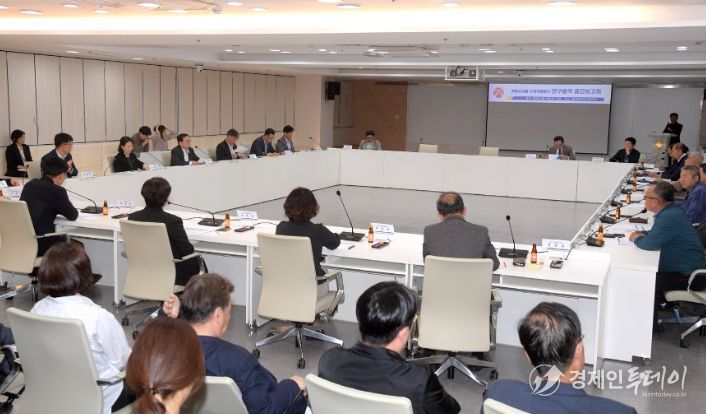 ‘복합쇼핑몰 상권영향평가’ 연구용역 중간보고회