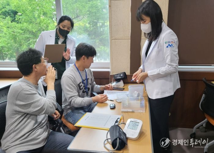 매월 정기적으로 만나는 건강 지킴이