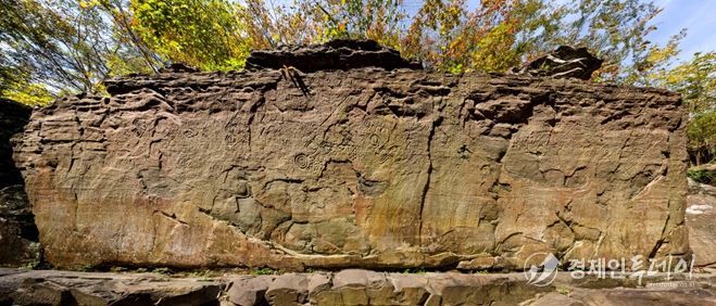 울주 천전리 명문과 암각화