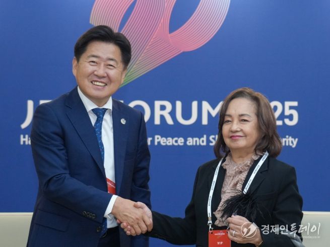 필리핀 전 대통령 면담