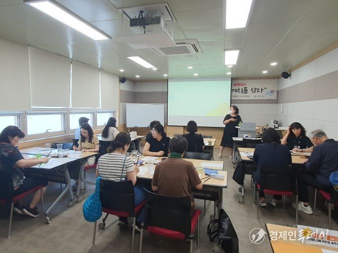 여행의 순간을 글과 그림으로 ... 신복도서관, 장세련 작가와 함께 감성 강연