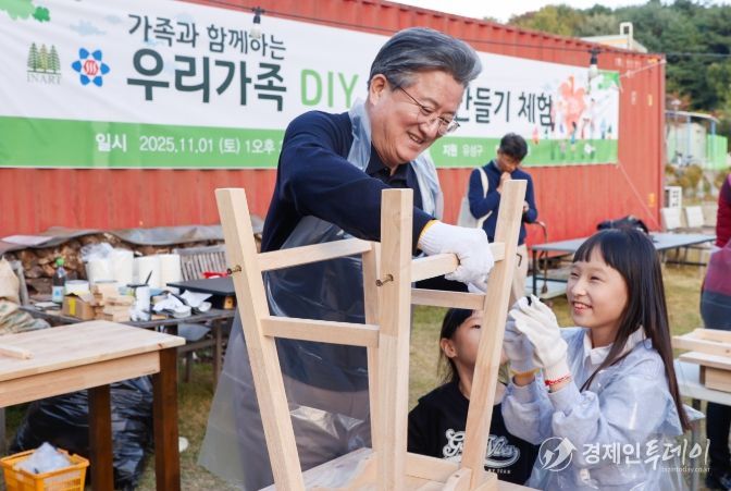 지난 1일 죽동 인아트 잔디광장에서 진행된 ‘가족과 함께하는 DIY소가구 만들기’ 행사