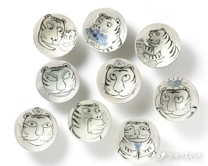 마그나갤러리 전시 참여작가 작품_허상욱, 분청 은채 호랑이 사발.