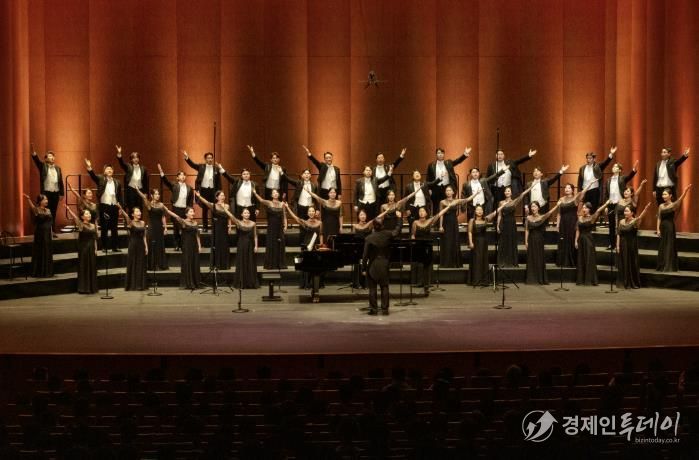 용인시립합창단, 상임 운영 기념 제10회 정기연주회 '우리의 노래, 마음의 뜰에 피어나' 성황리 마무리