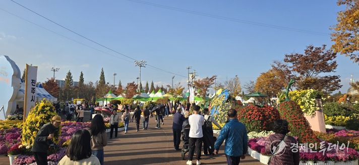 ‘2025 진주국화작품전시회’성황리 폐막