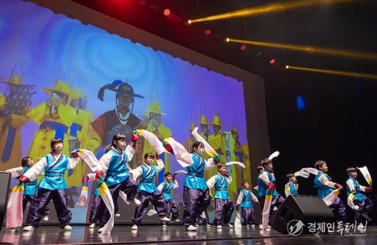 너도 꽃, 나도 꽃, 예술로 함께 피어나는 우리 모두가 꽃이야!