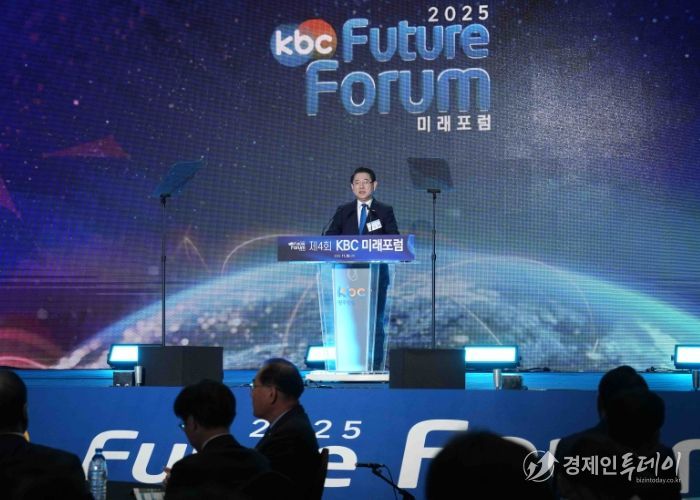 김영록 전라남도지사가 26일 여수 소노캄호텔에서 열린 ‘제4회 KBC미래포럼’ 행사에서 인사말을 하고 있다.