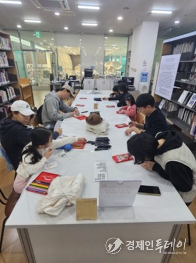 미술자료실 관객참여 프로그램 홍보 이미지