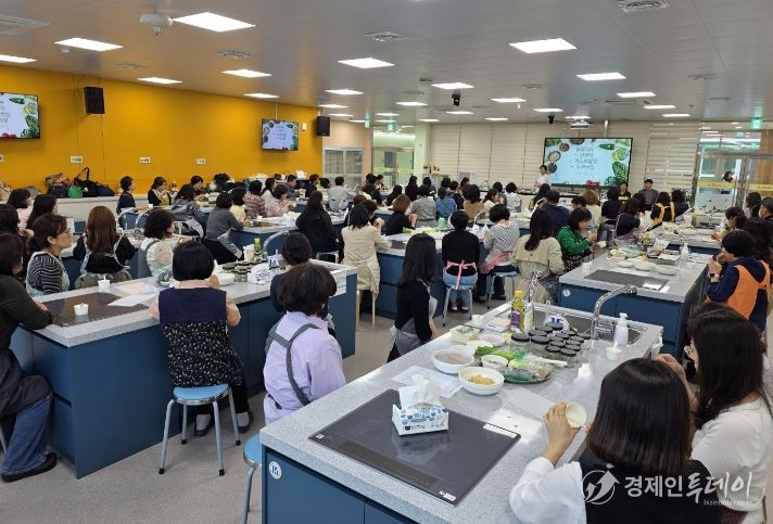 학교급식관계자 면역UP, 건강한 장만들기(강된장, 견과류쌈장)연수 실습 사진