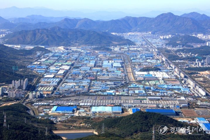 불모산에서 바라본 창원국가산단 전경