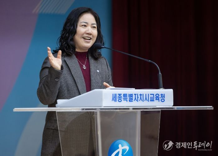 구연희 교육감 권한대행이 3일 소통・공감의 날 에서 당부 말씀을 하고 있다.