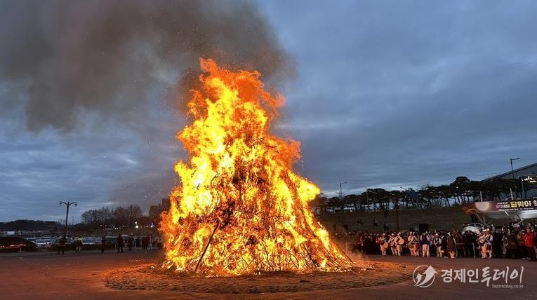 안동시, 2026년 정월대보름 달맞이 행사 성황리 개최 “액은 태우고, 소원은 달에 빌다”