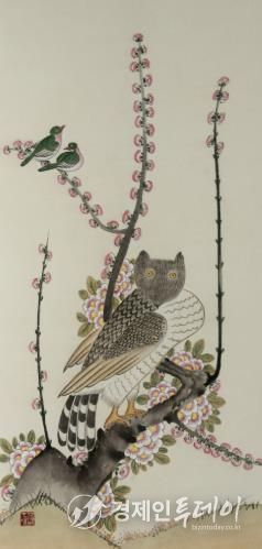 광양시 제25회 광양매화축제서 엄재권 화백 민화 특별전 개최 관광과(부엉이와 매화).